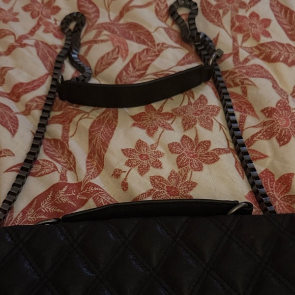 Simply Vera Vera Wang Black Quilted Shoulder Bag - Picture 4 of 8